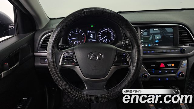Hyundai AVANTE 2018 — photo 13