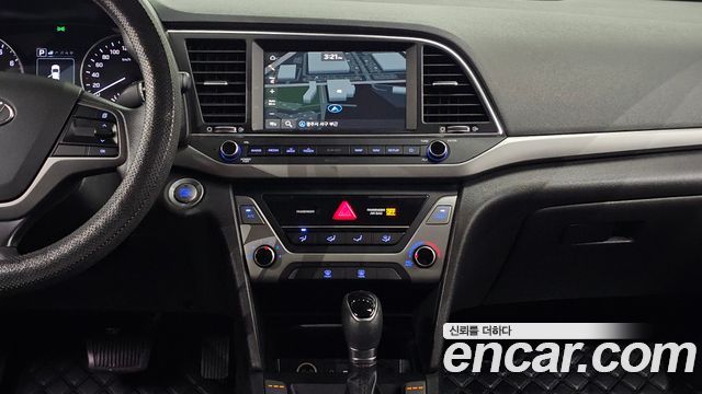 Hyundai AVANTE 2018 — photo 14
