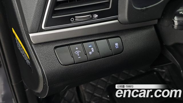 Hyundai AVANTE 2018 — photo 17