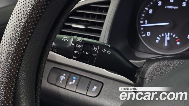 Hyundai AVANTE 2018 — photo 18