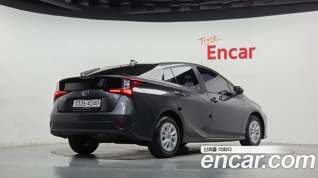 Toyota Prius 2019 — photo 2