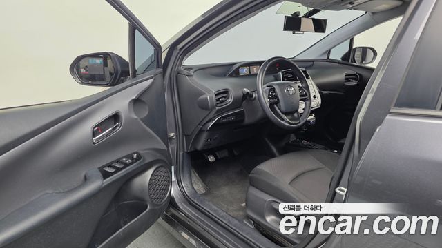 Toyota Prius 2019 — photo 10