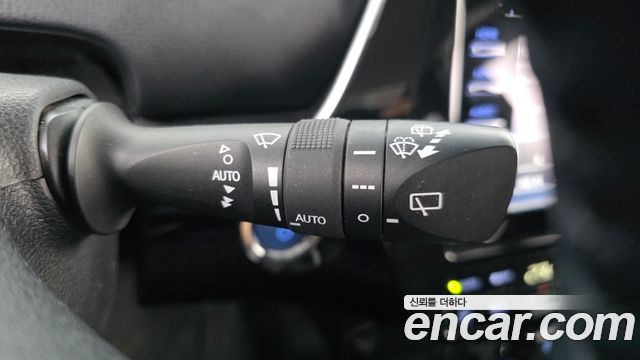 Toyota Prius 2019 — photo 18