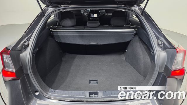 Toyota Prius 2019 — photo 20