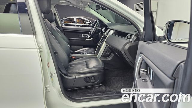 Land Rover Discovery Sport 2019 — photo 11
