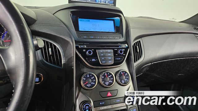 Hyundai Genesis 2012 — photo 17