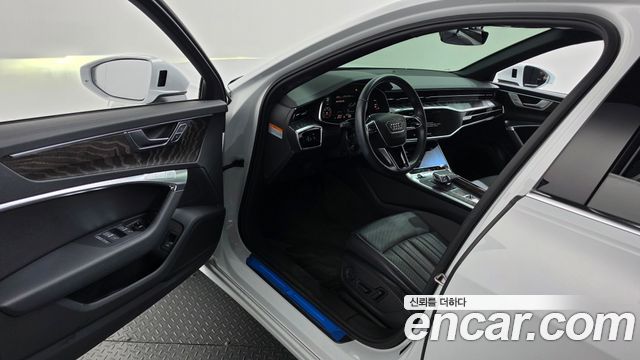 Audi A6 2021 — photo 13