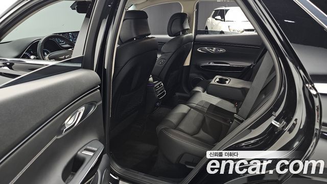 Genesis GV70 2023 — photo 18