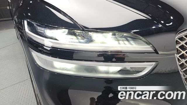 Genesis GV70 2023 — photo 8