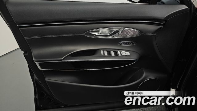 Genesis GV70 2023 — photo 14