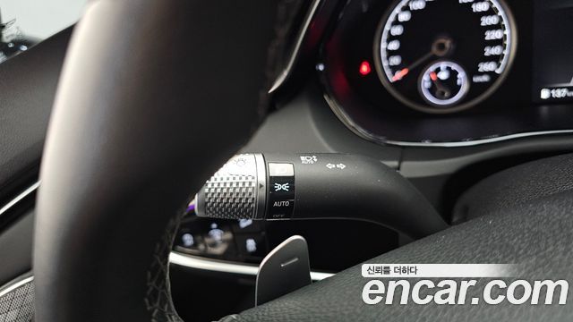 Genesis GV70 2023 — photo 28