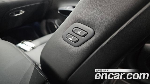 Genesis GV70 2023 — photo 31