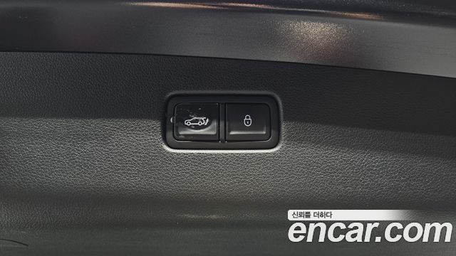 Genesis GV70 2023 — photo 32