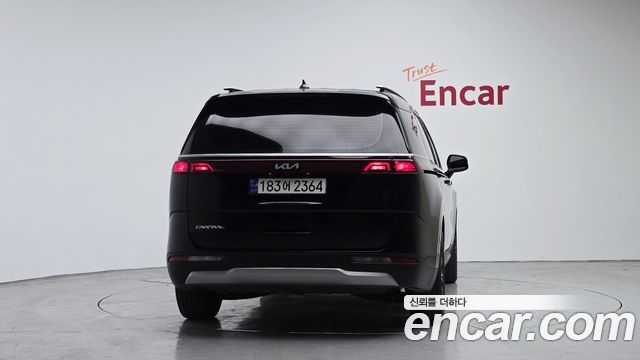 Kia Canival 2023 — photo 4