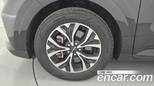 Kia Canival 2023 — photo 5