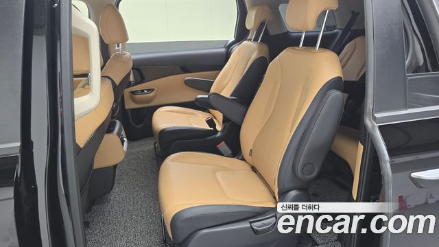 Kia Canival 2023 — photo 12