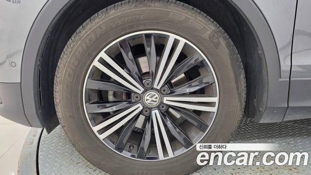 Volkswagen Tiguan 2020 — photo 16