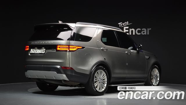 Land Rover Discovery 2018 — photo 2