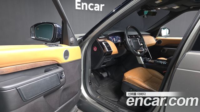 Land Rover Discovery 2018 — photo 13