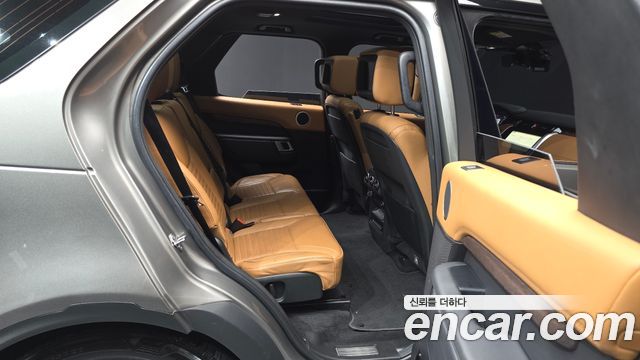 Land Rover Discovery 2018 — photo 18