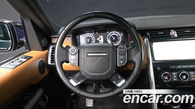 Land Rover Discovery 2018 — photo 19