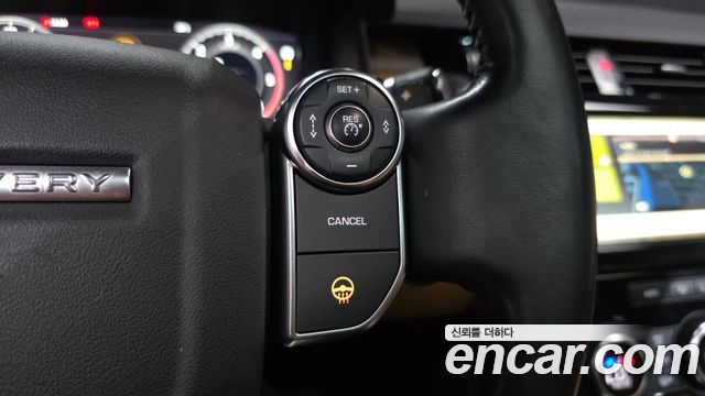 Land Rover Discovery 2018 — photo 23