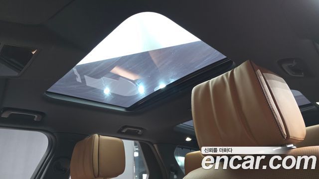 Land Rover Discovery 2018 — photo 25