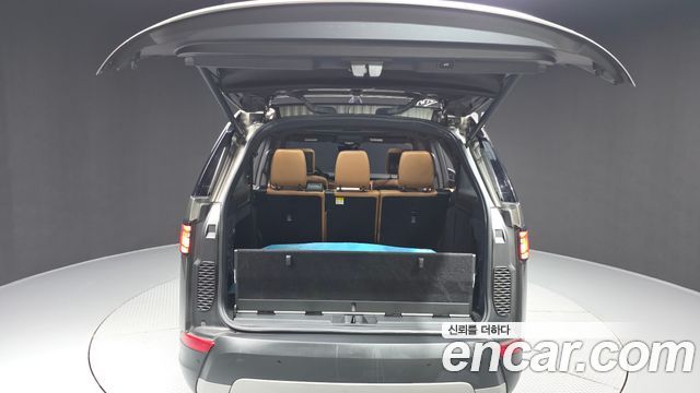 Land Rover Discovery 2018 — photo 26
