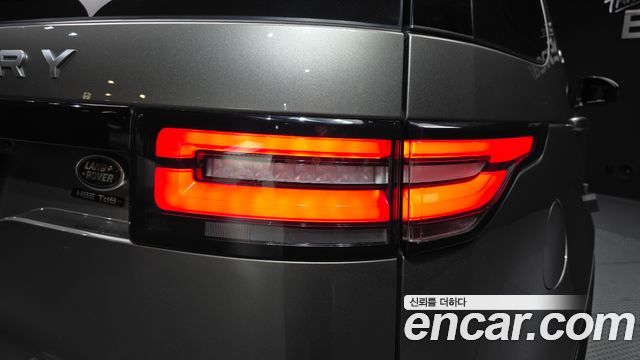 Land Rover Discovery 2018 — photo 9