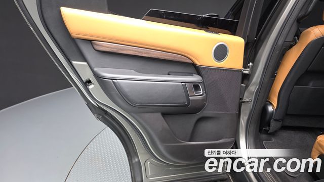 Land Rover Discovery 2018 — photo 15