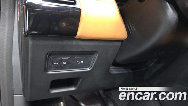 Land Rover Discovery 2018 — photo 27