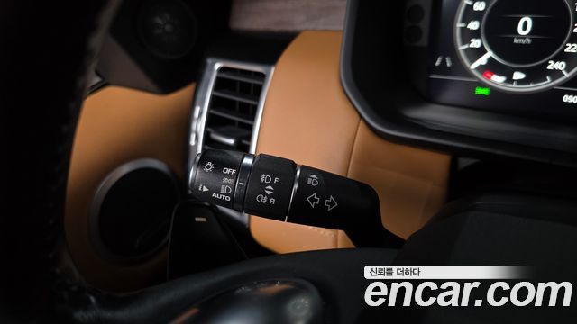 Land Rover Discovery 2018 — photo 28