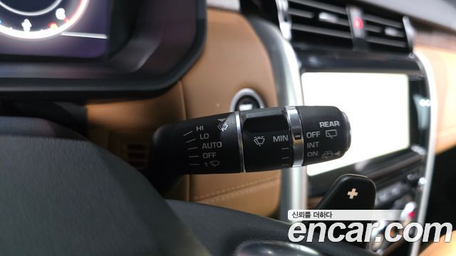 Land Rover Discovery 2018 — photo 29
