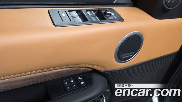 Land Rover Discovery 2018 — photo 30