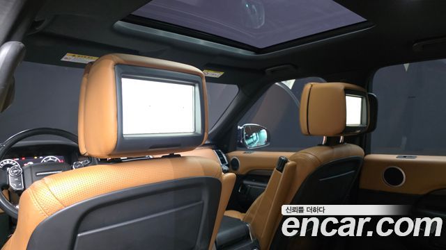 Land Rover Discovery 2018 — photo 32