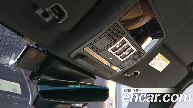 Land Rover Discovery 2018 — photo 33