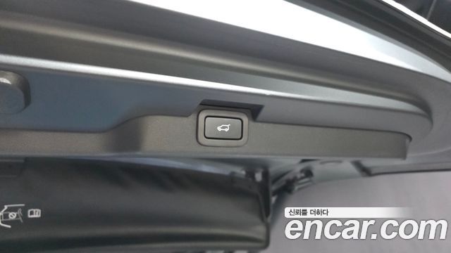Land Rover Discovery 2018 — photo 34