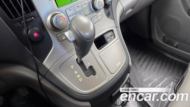 Hyundai Starex 2011 — photo 9