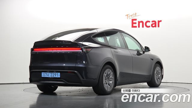 Tesla Model Y 2026 — photo 2