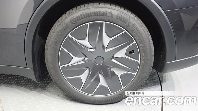 Tesla Model Y 2026 — photo 5