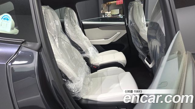 Tesla Model Y 2026 — photo 12