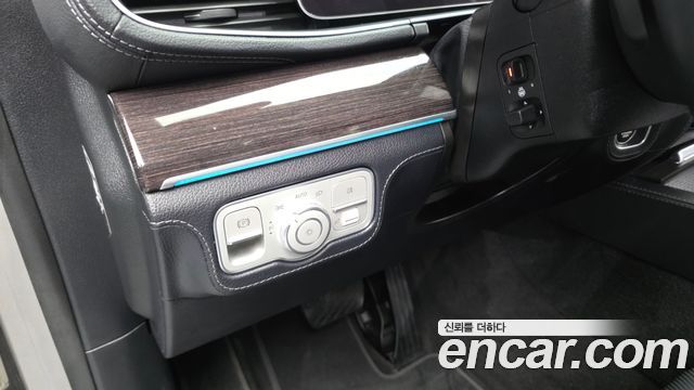 Mercedes-Benz GLE-Class 2021 — photo 26