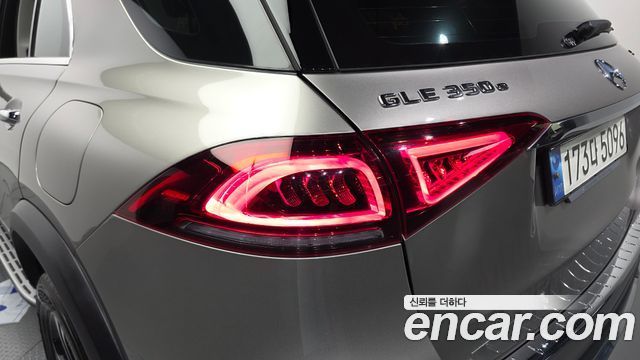 Mercedes-Benz GLE-Class 2021 — photo 9