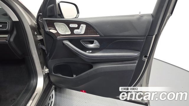 Mercedes-Benz GLE-Class 2021 — photo 14