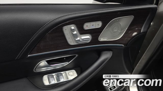 Mercedes-Benz GLE-Class 2021 — photo 28