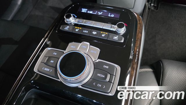 Genesis G90 2020 — photo 17