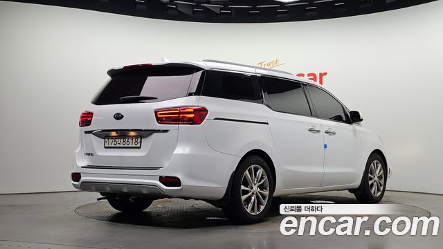 Kia Canival 2020 — photo 2