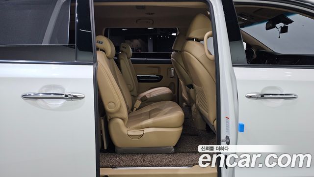 Kia Canival 2020 — photo 17