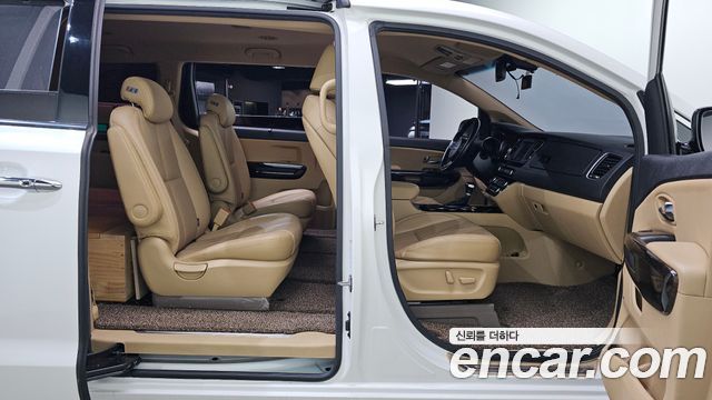 Kia Canival 2020 — photo 18