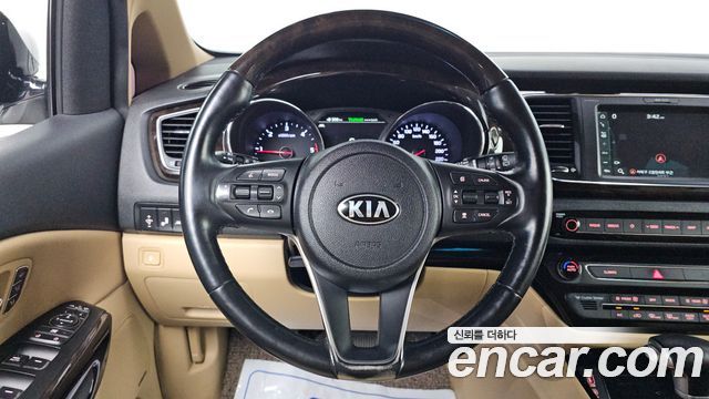 Kia Canival 2020 — photo 24